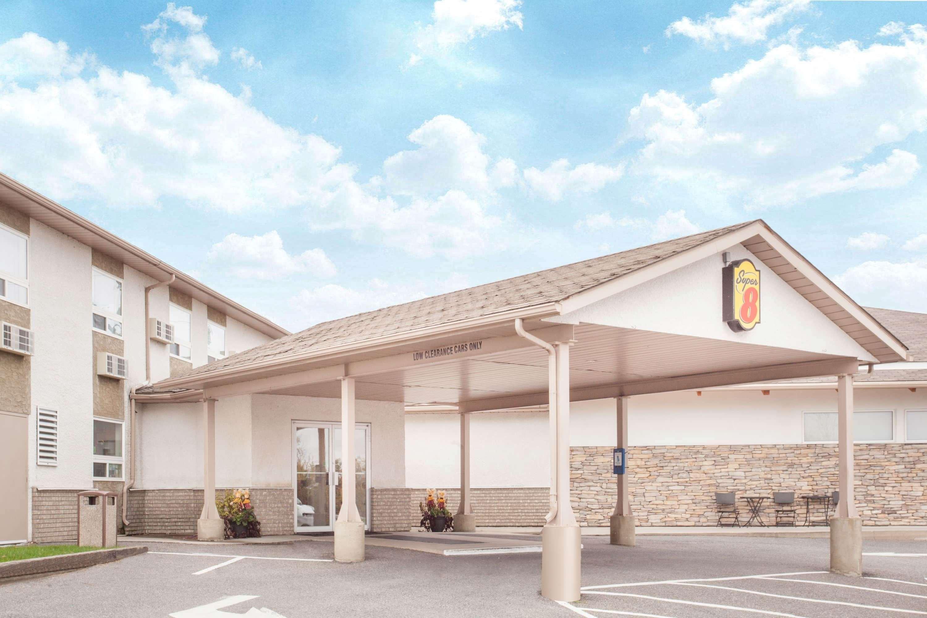 Super 8 By Wyndham Kenora Hotel Ngoại thất bức ảnh