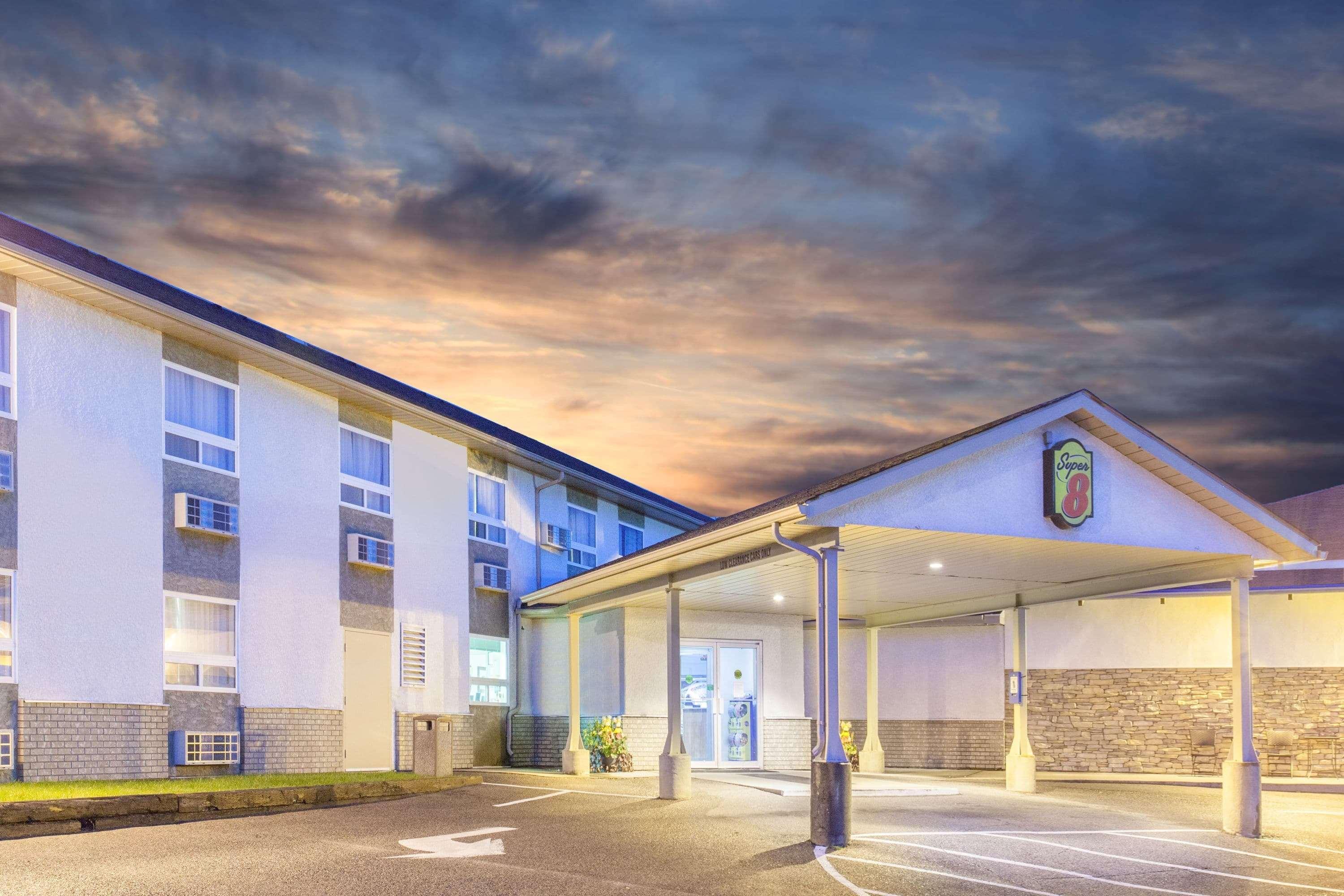 Super 8 By Wyndham Kenora Hotel Ngoại thất bức ảnh