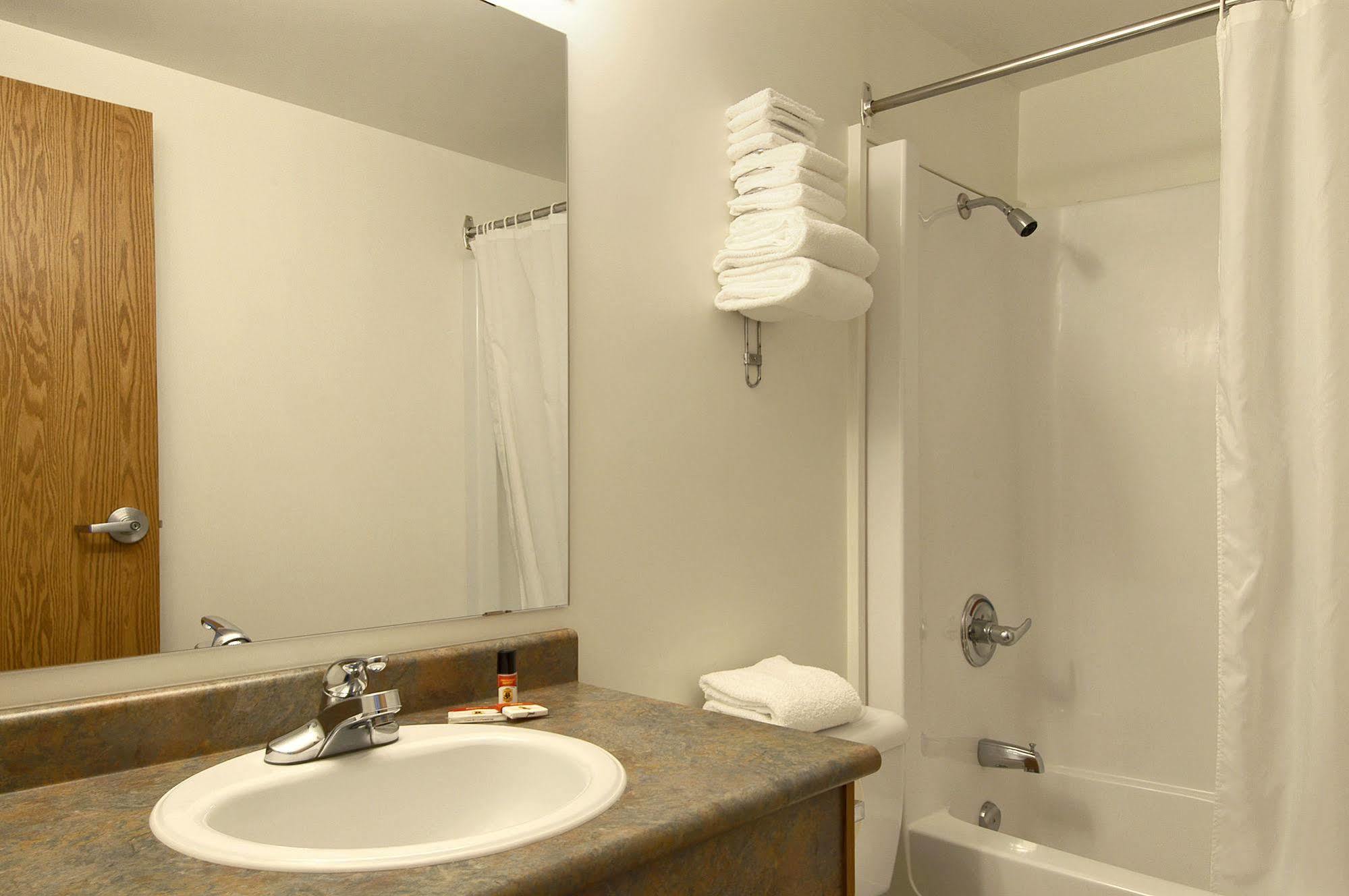 Super 8 By Wyndham Kenora Hotel Phòng bức ảnh
