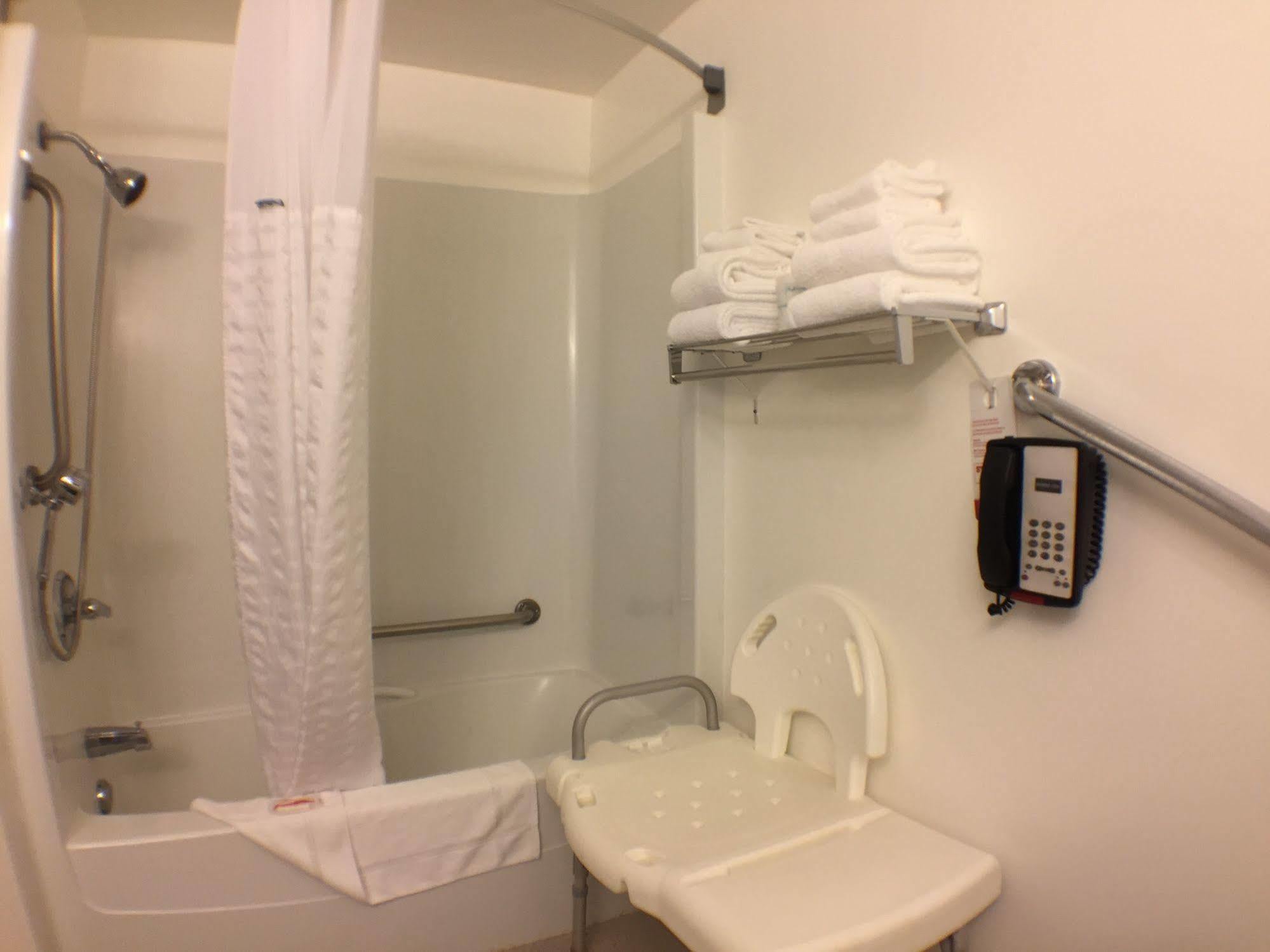Super 8 By Wyndham Kenora Hotel Ngoại thất bức ảnh