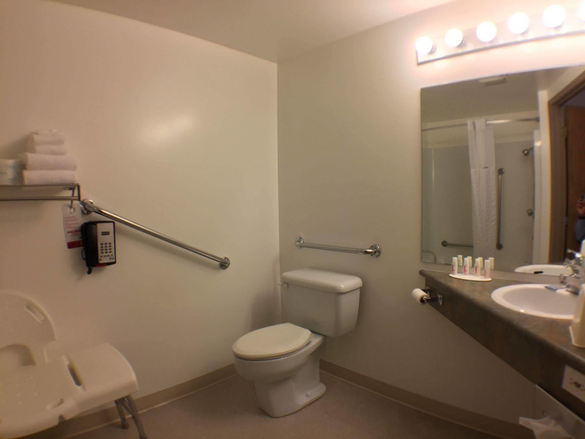 Super 8 By Wyndham Kenora Hotel Ngoại thất bức ảnh