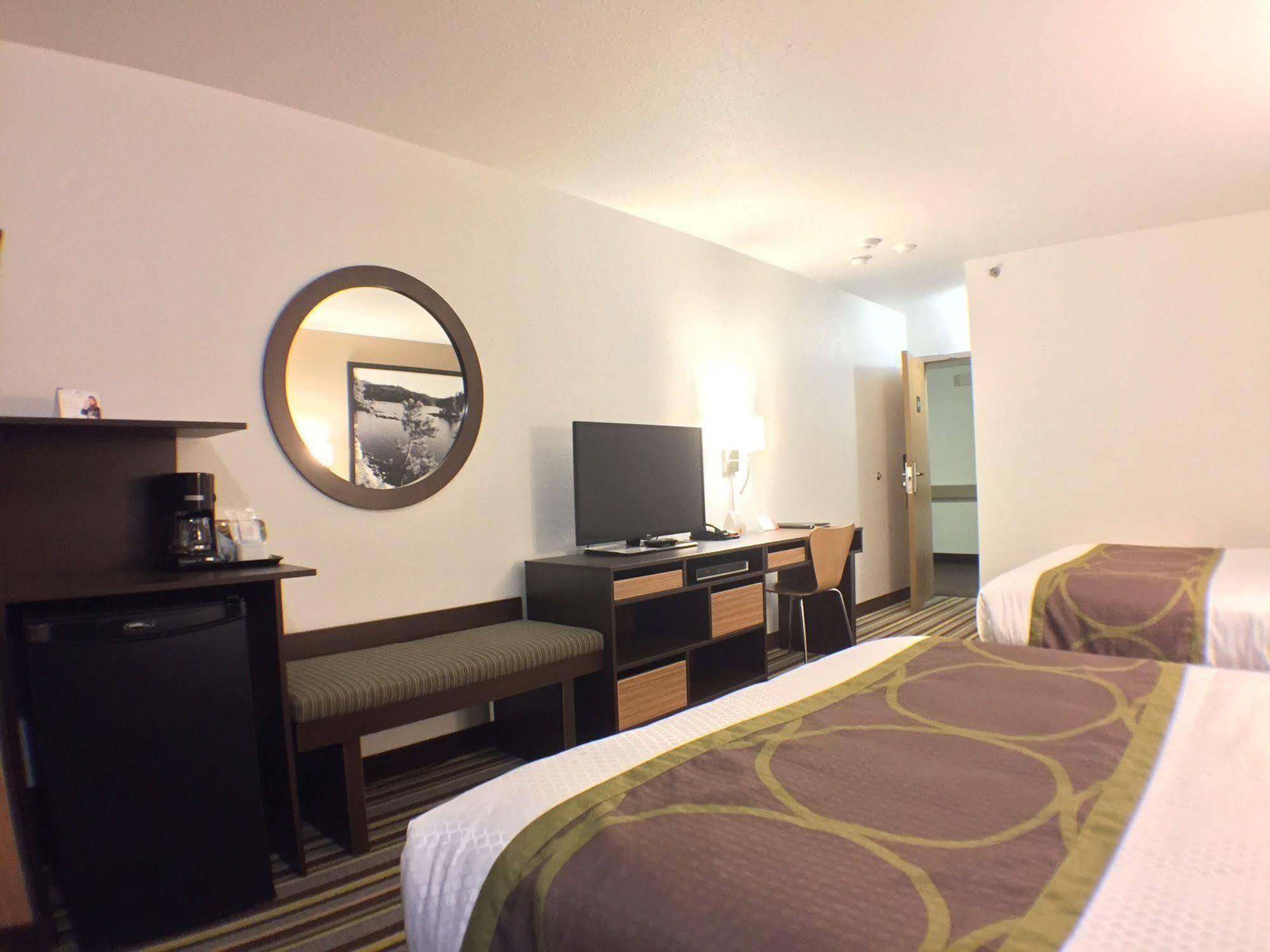 Super 8 By Wyndham Kenora Hotel Ngoại thất bức ảnh