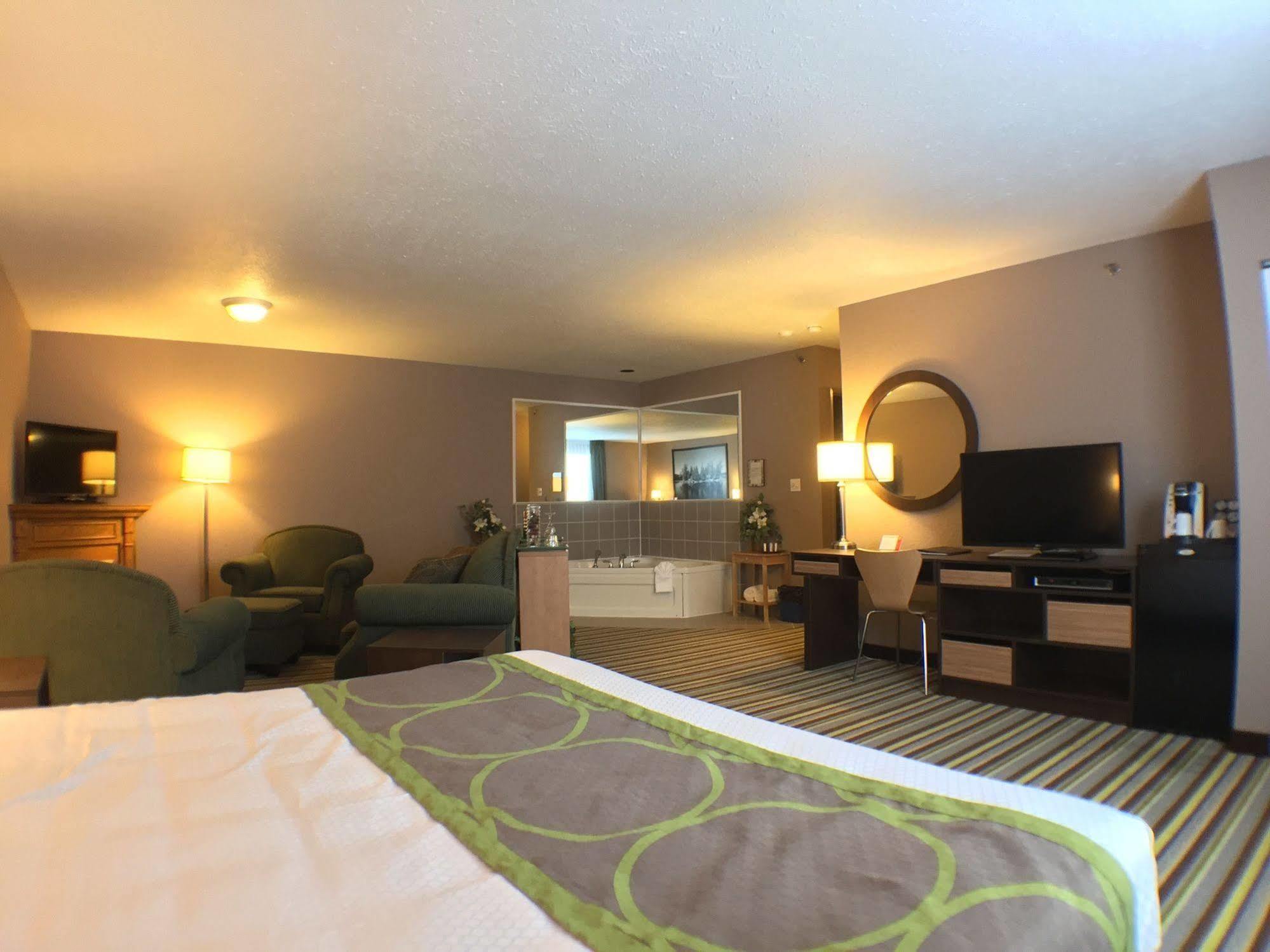 Super 8 By Wyndham Kenora Hotel Ngoại thất bức ảnh