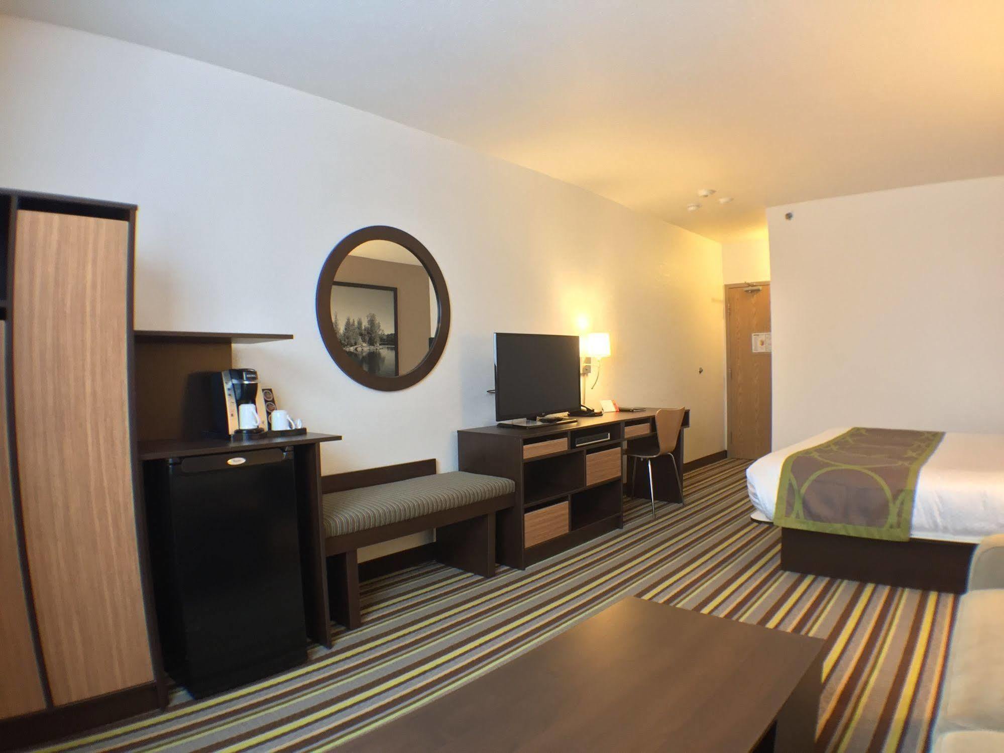 Super 8 By Wyndham Kenora Hotel Ngoại thất bức ảnh