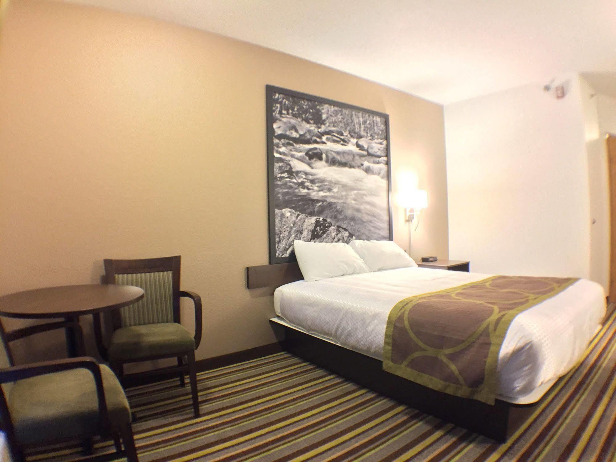 Super 8 By Wyndham Kenora Hotel Ngoại thất bức ảnh