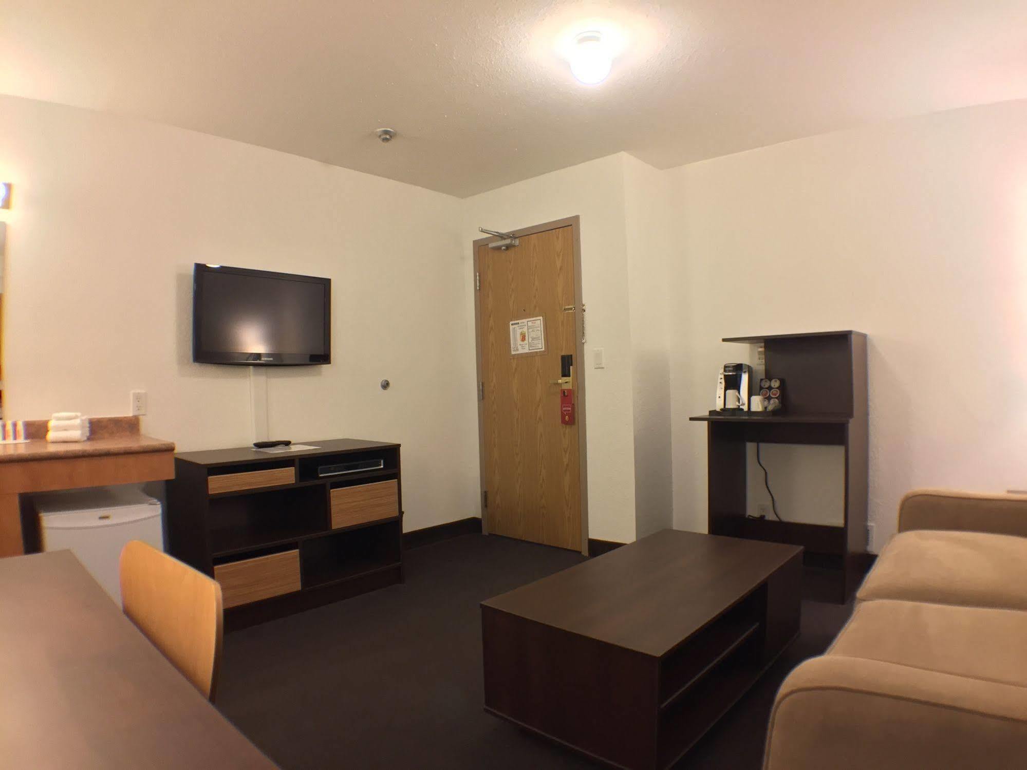 Super 8 By Wyndham Kenora Hotel Ngoại thất bức ảnh