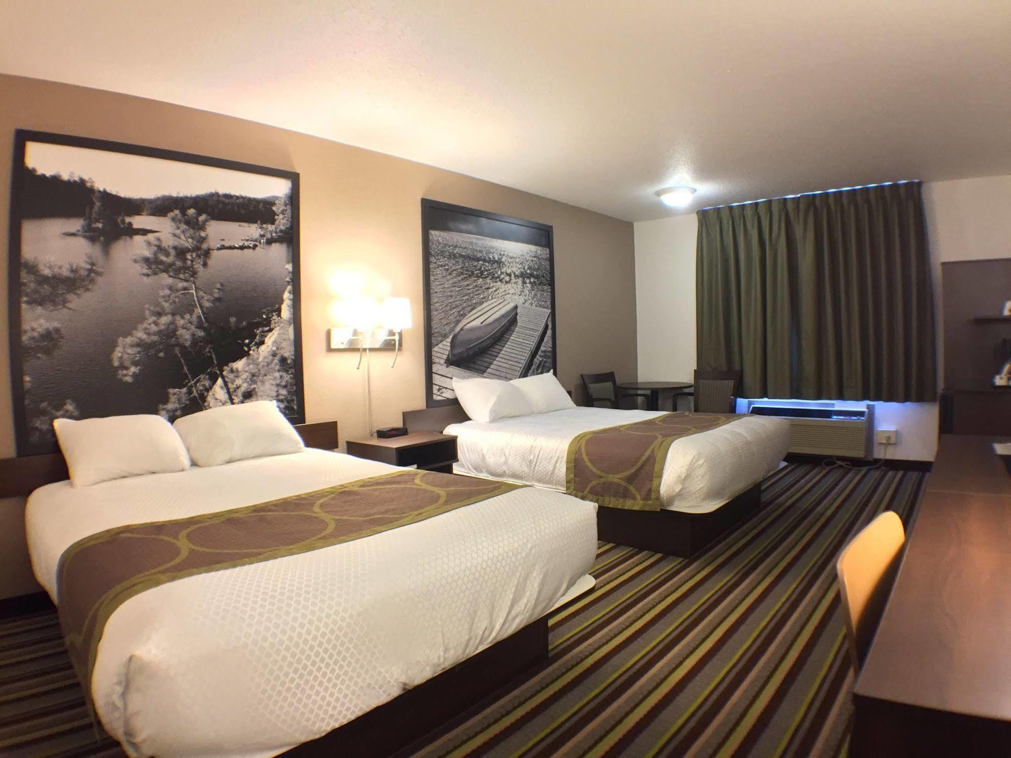 Super 8 By Wyndham Kenora Hotel Ngoại thất bức ảnh