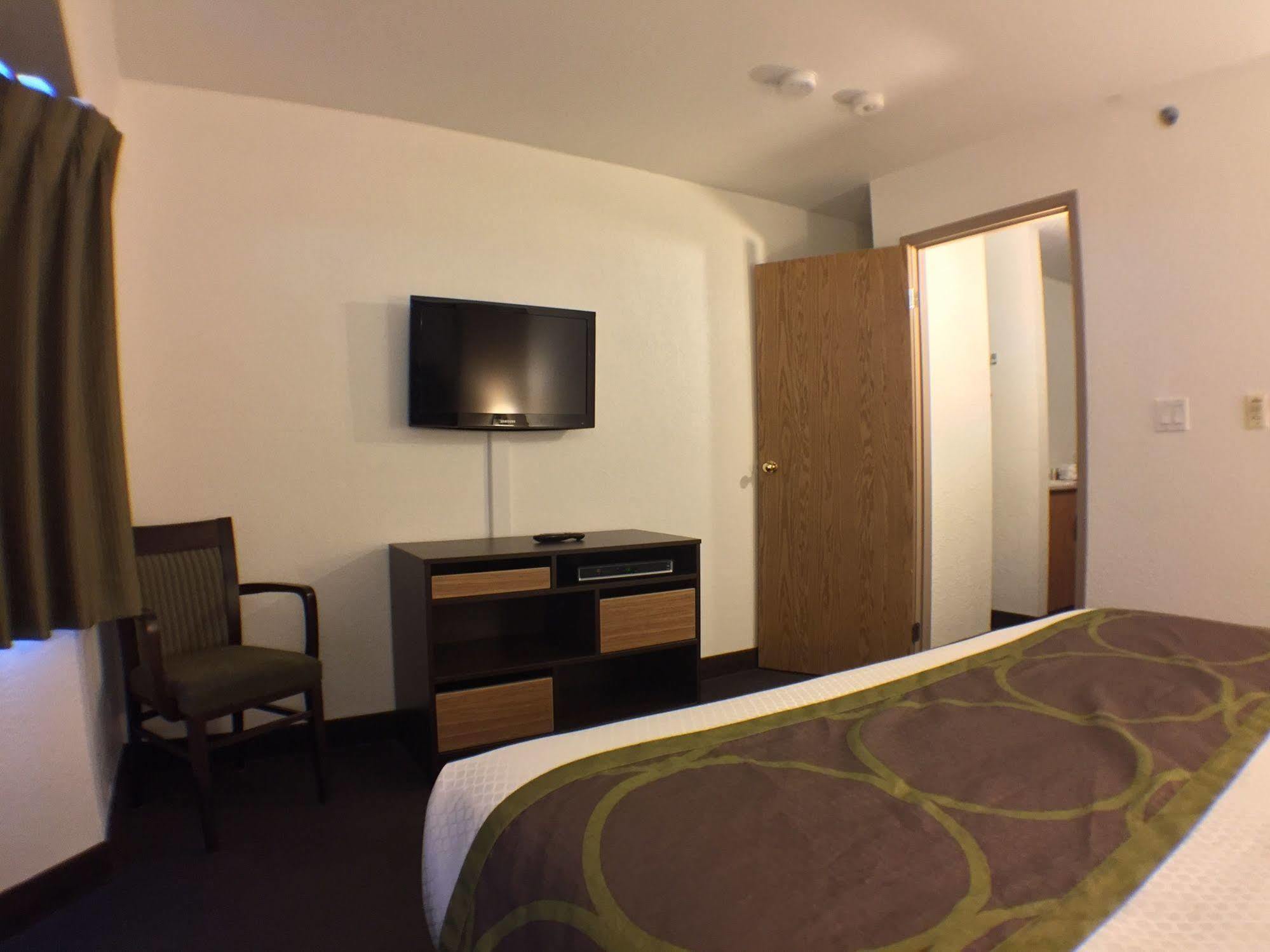 Super 8 By Wyndham Kenora Hotel Ngoại thất bức ảnh